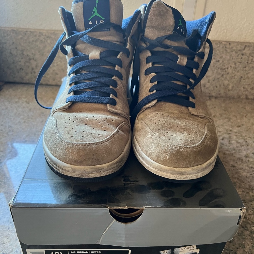 Jordan 1 retro size 10.5 used but very good condition